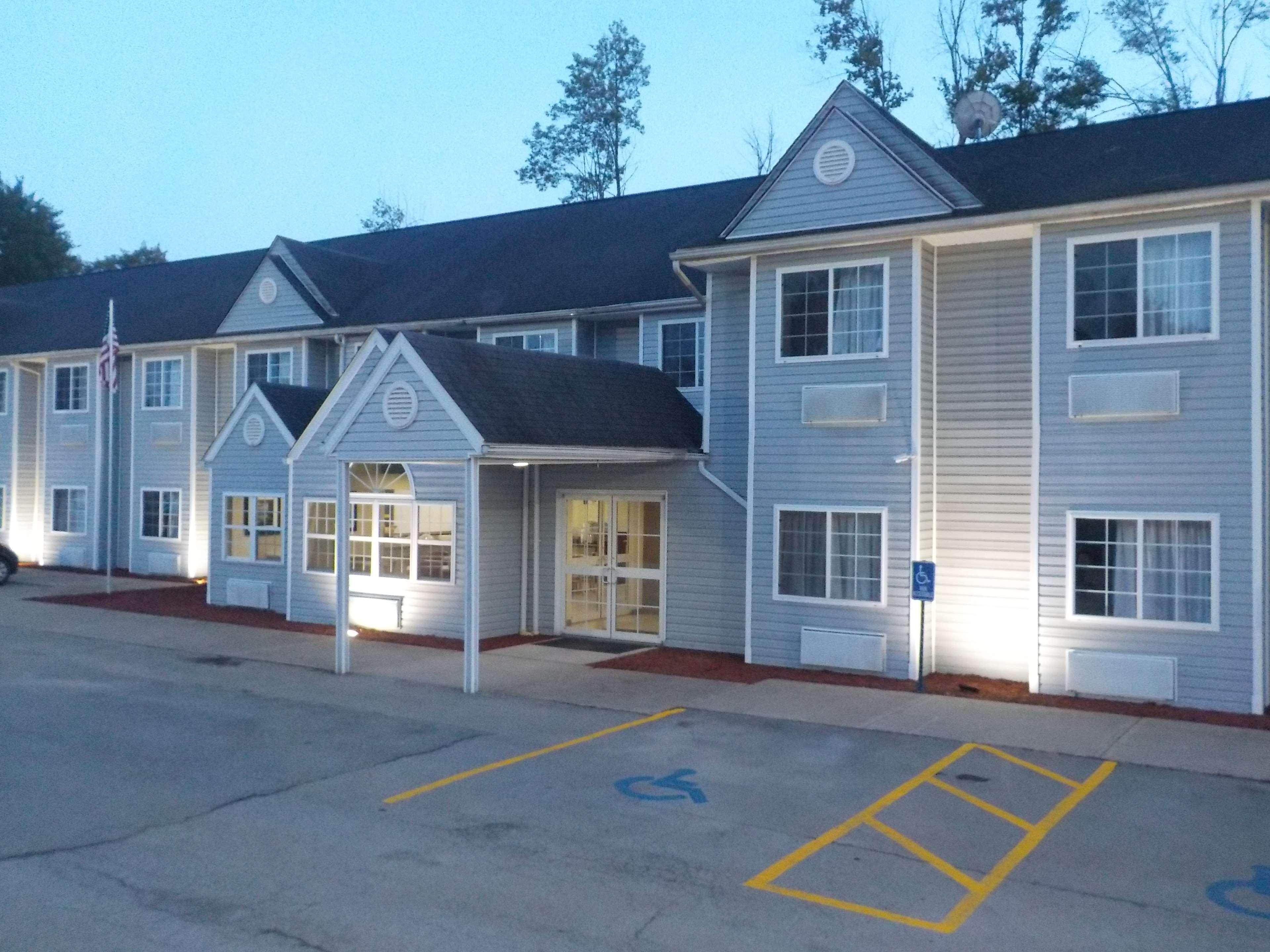 Mj Inn And Suites Marienville Exterior foto